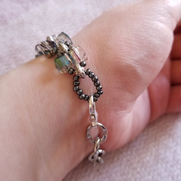 New handmade woven crystal bracelet with iridescent crystal cube beads - Picture 3 of 10